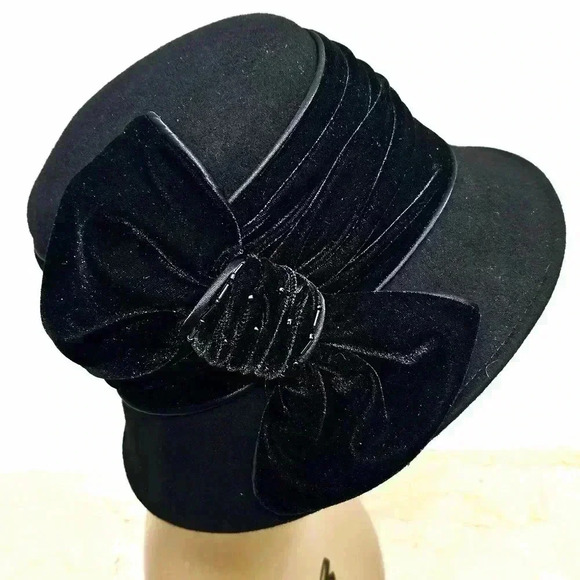 Betmar New York Vintage Black 100% Wool Felt Cloche Hat Velvet Band Bow - Picture 4 of 8